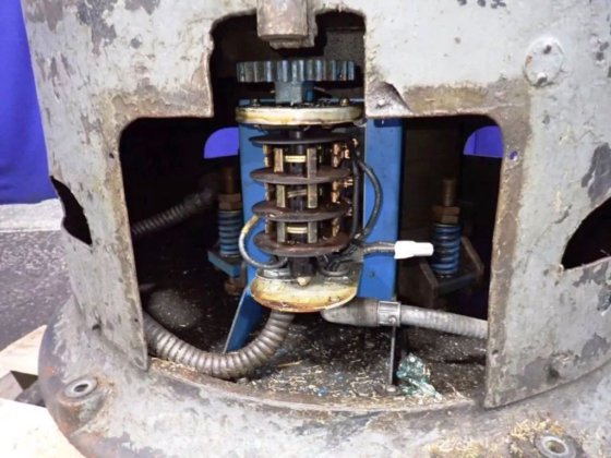 Barrett 402-E Späneschleuder.