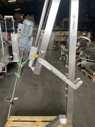 スタンド上のミキサー