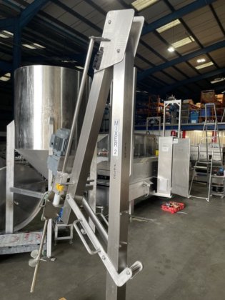 スタンド上のミキサー