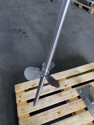 スタンド上のミキサー