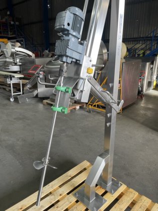 スタンド上のミキサー