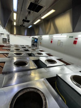 用于生产面包产品的生产线，如高质量的纳恩饼等