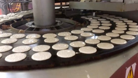 パンケーキの連続生産ライン