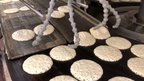 パンケーキの連続生産ライン