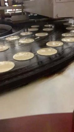 パンケーキの連続生産ライン