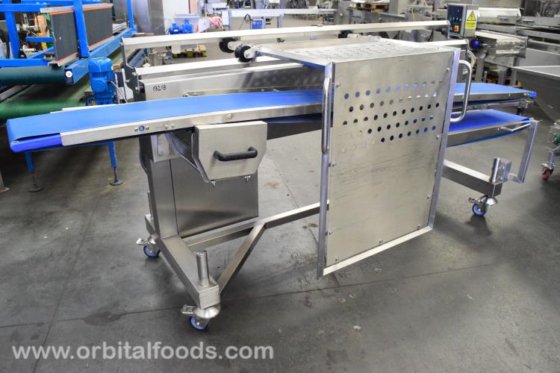 084. 三明治传送机