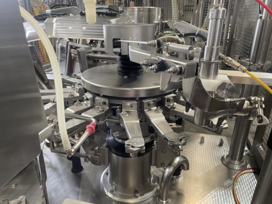 Leepack 旋转真空灌装封口机