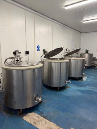 最近閉鎖されたアイスクリーム工場の内容 - イギリス最古のアイスクリーム会社、パラヴァニーズ。