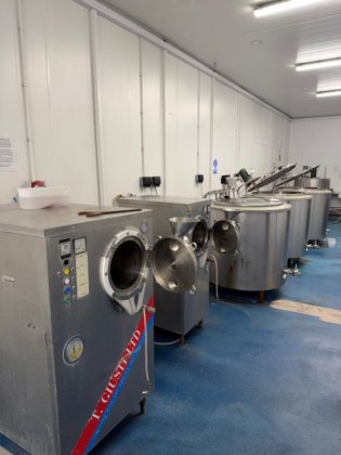 最近閉鎖されたアイスクリーム工場の内容 - イギリス最古のアイスクリーム会社、パラヴァニーズ。