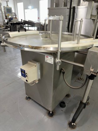 粉末とカプセルを生産する工場の内容物。