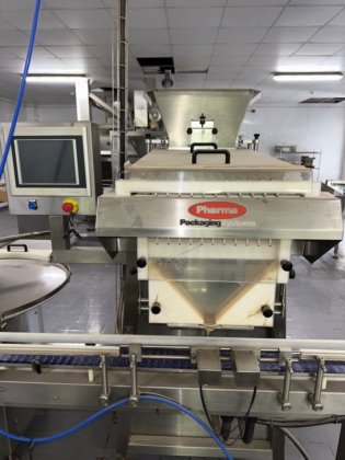 粉末とカプセルを生産する工場の内容物。