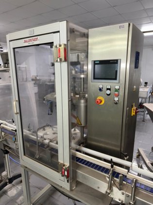 粉末とカプセルを生産する工場の内容物。