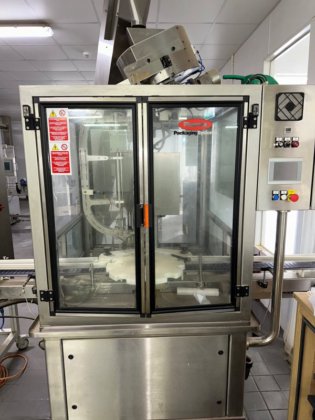 粉末とカプセルを生産する工場の内容物。