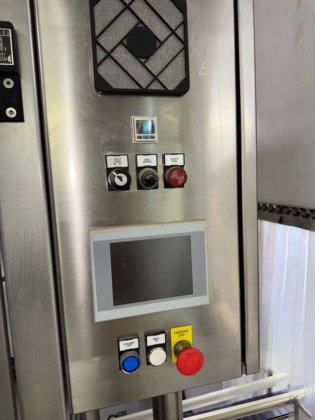 粉末とカプセルを生産する工場の内容物。