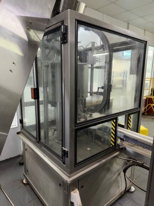 粉末とカプセルを生産する工場の内容物。