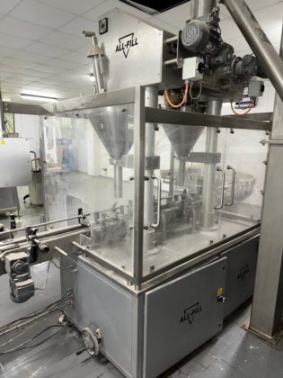 粉末とカプセルを生産する工場の内容物。