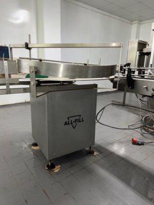 粉末とカプセルを生産する工場の内容物。