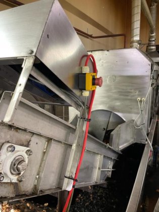 烧煮剥皮线用于腌制洋葱