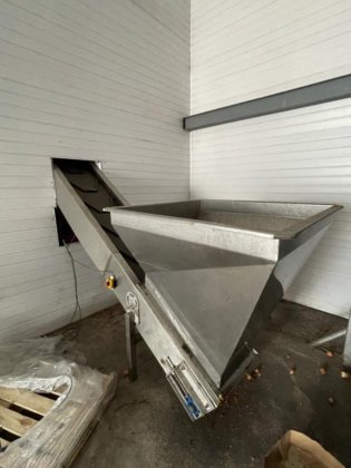 烧煮剥皮线用于腌制洋葱