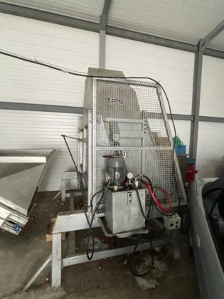 烧煮剥皮线用于腌制洋葱