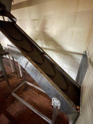 烧煮剥皮线用于腌制洋葱