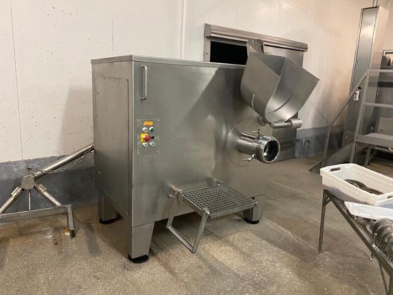 肉の缶詰工場の完全な内容