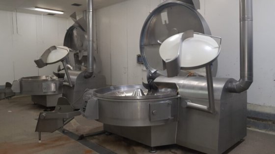 肉の缶詰工場の完全な内容