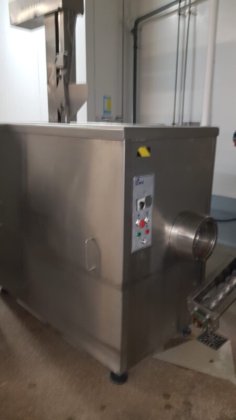 肉の缶詰工場の完全な内容