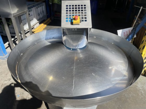 トン・ピール・ロータリーテーブル