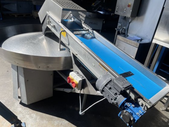 トン・ピール・ロータリーテーブル