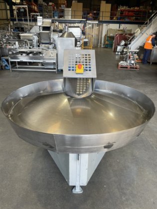 トン・ピール・ロータリーテーブル