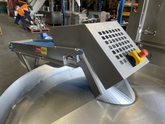 トン・ピール・ロータリーテーブル