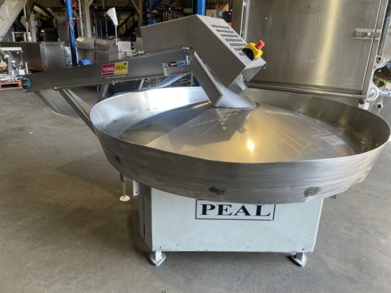 トン・ピール・ロータリーテーブル