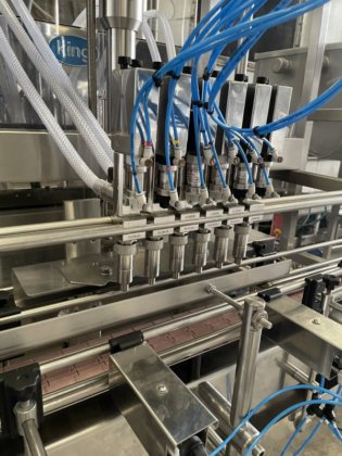 小型ボトル用キング6ヘッドボトリングライン