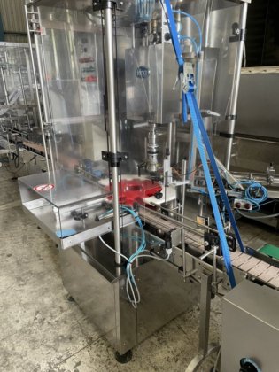 小型ボトル用キング6ヘッドボトリングライン