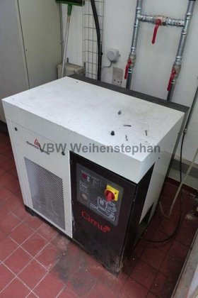 圧縮空気乾燥機