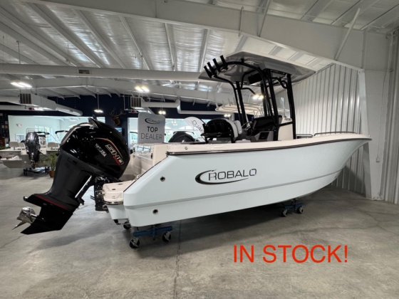 2026 Robalo R230 Solid Ice Blue in North Carolina, USA