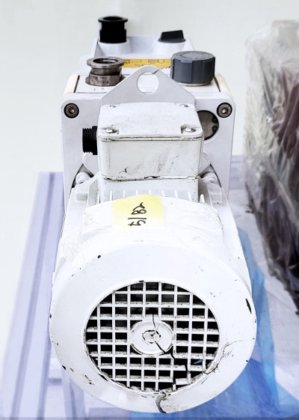 Edwards, E1M18, Bomba de vácuo