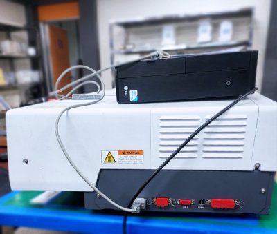 SHIMADZU の紫外線 2550 の紫外線気力の分光計