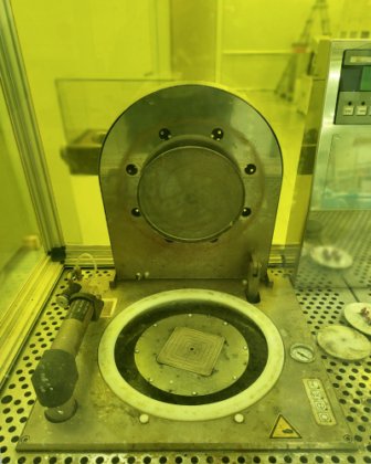 2003 SUSS MicroTec，DELTA 80T，旋涂机