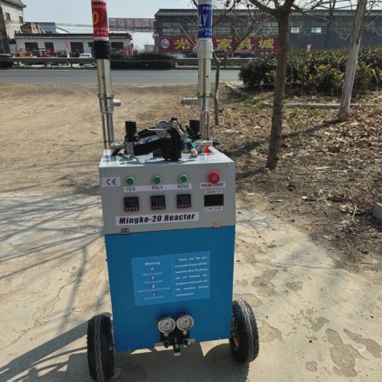 Machine d'injection en mousse PU