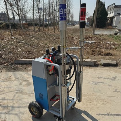 Machine d'injection en mousse PU