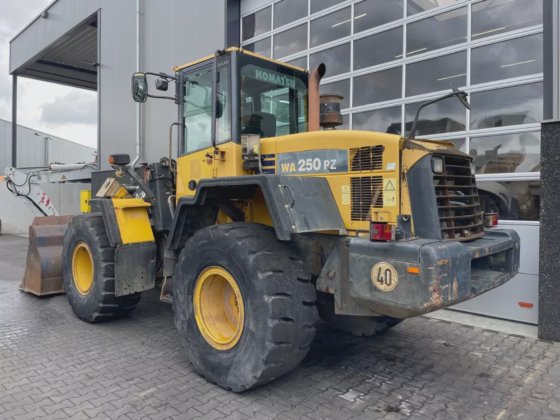 Komatsu WA250PZ-5 A/C
