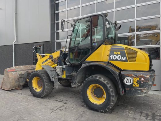 Komatsu WA100