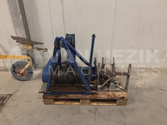 Schrauwen winch with plow