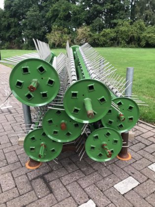 Krone 皮带式拖拉机前部新，未带夹具