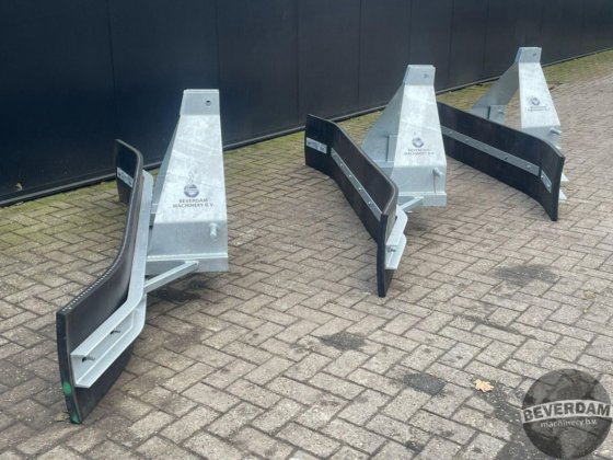 2025 拖拉机和铲斗配件