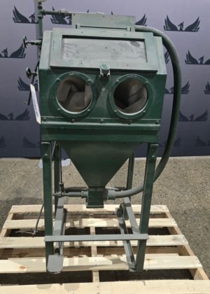 ECONOLINE SAND BLASTING CABINET