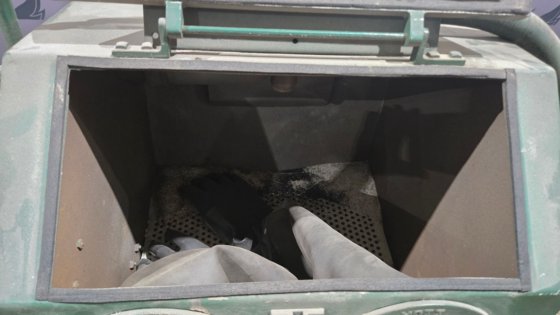 ECONOLINE SAND BLASTING CABINET