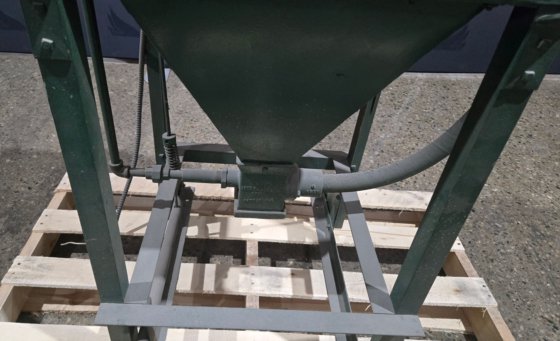 ECONOLINE SAND BLASTING CABINET